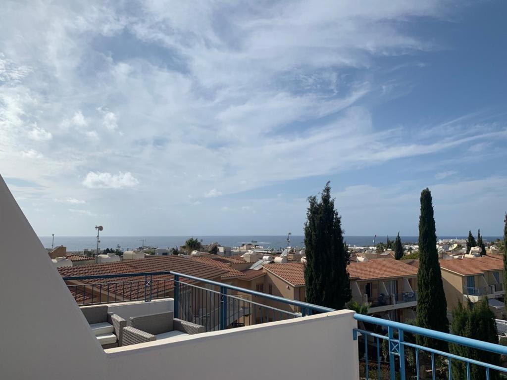 Regina Gardens - Spacious 3 Bed, 2 Bath Maisonette Paphos Exterior photo