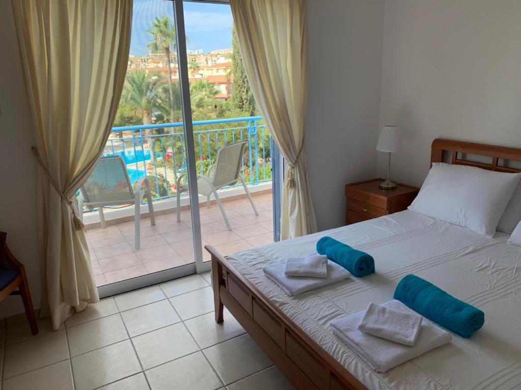 Regina Gardens - Spacious 3 Bed, 2 Bath Maisonette Paphos Exterior photo