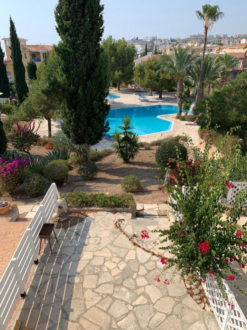 Regina Gardens - Spacious 3 Bed, 2 Bath Maisonette Paphos Exterior photo