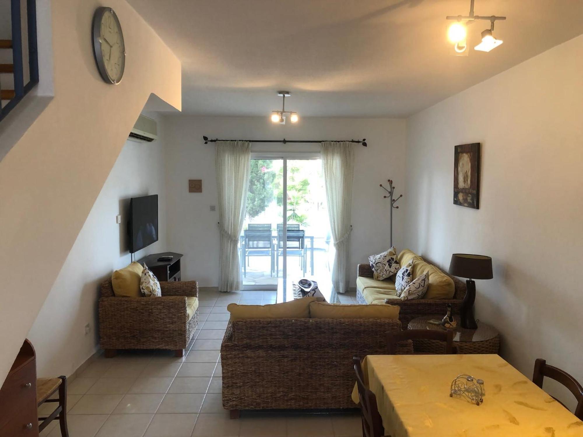 Regina Gardens - Spacious 3 Bed, 2 Bath Maisonette Paphos Exterior photo